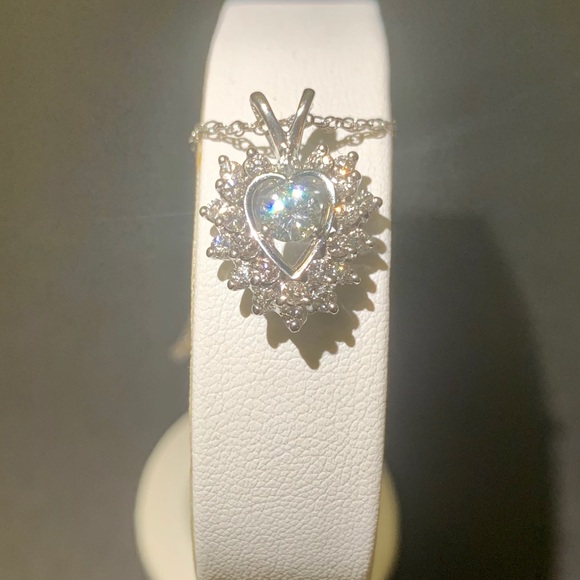 “HOST PICK” Vintage 14K White Gold Diamond Heart Necklace w/14K Chain - Picture 3 of 6